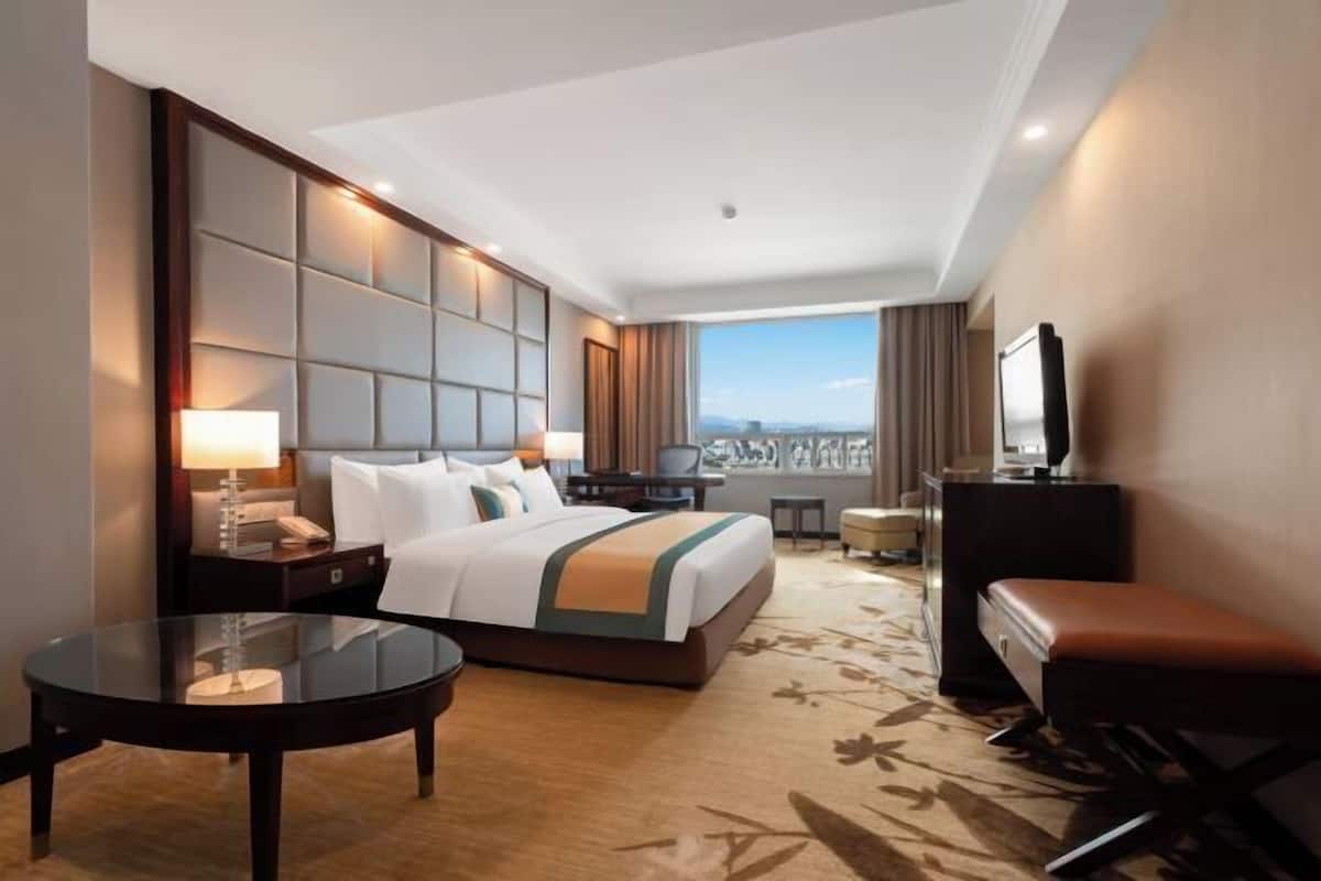 Premium bedding, Select Comfort beds, minibar, in-room safe