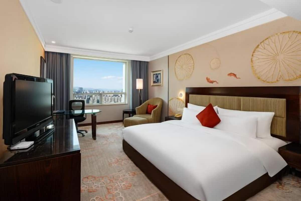 Premium bedding, Select Comfort beds, minibar, in-room safe