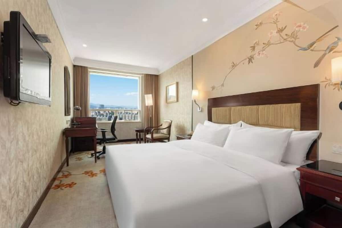 Premium bedding, Select Comfort beds, minibar, in-room safe
