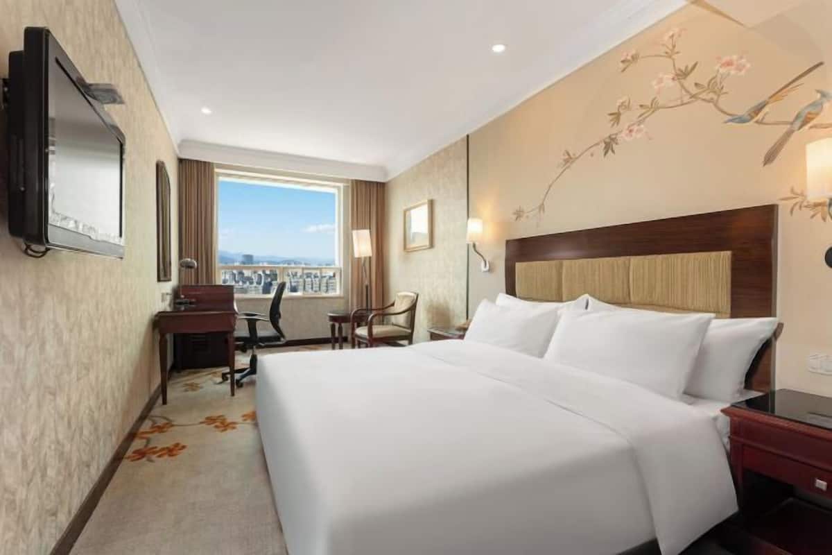 Premium bedding, Select Comfort beds, minibar, in-room safe