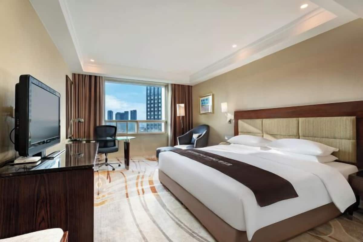 Premium bedding, Select Comfort beds, minibar, in-room safe