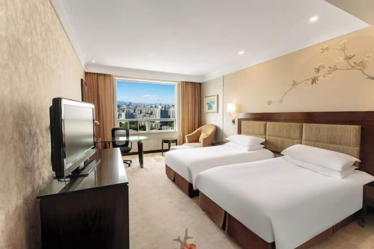 Premium bedding, Select Comfort beds, minibar, in-room safe