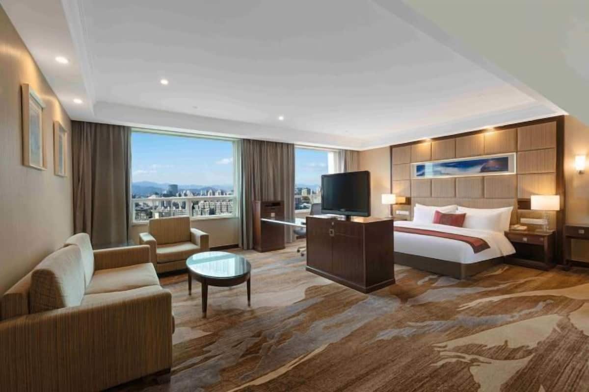 Premium bedding, Select Comfort beds, minibar, in-room safe