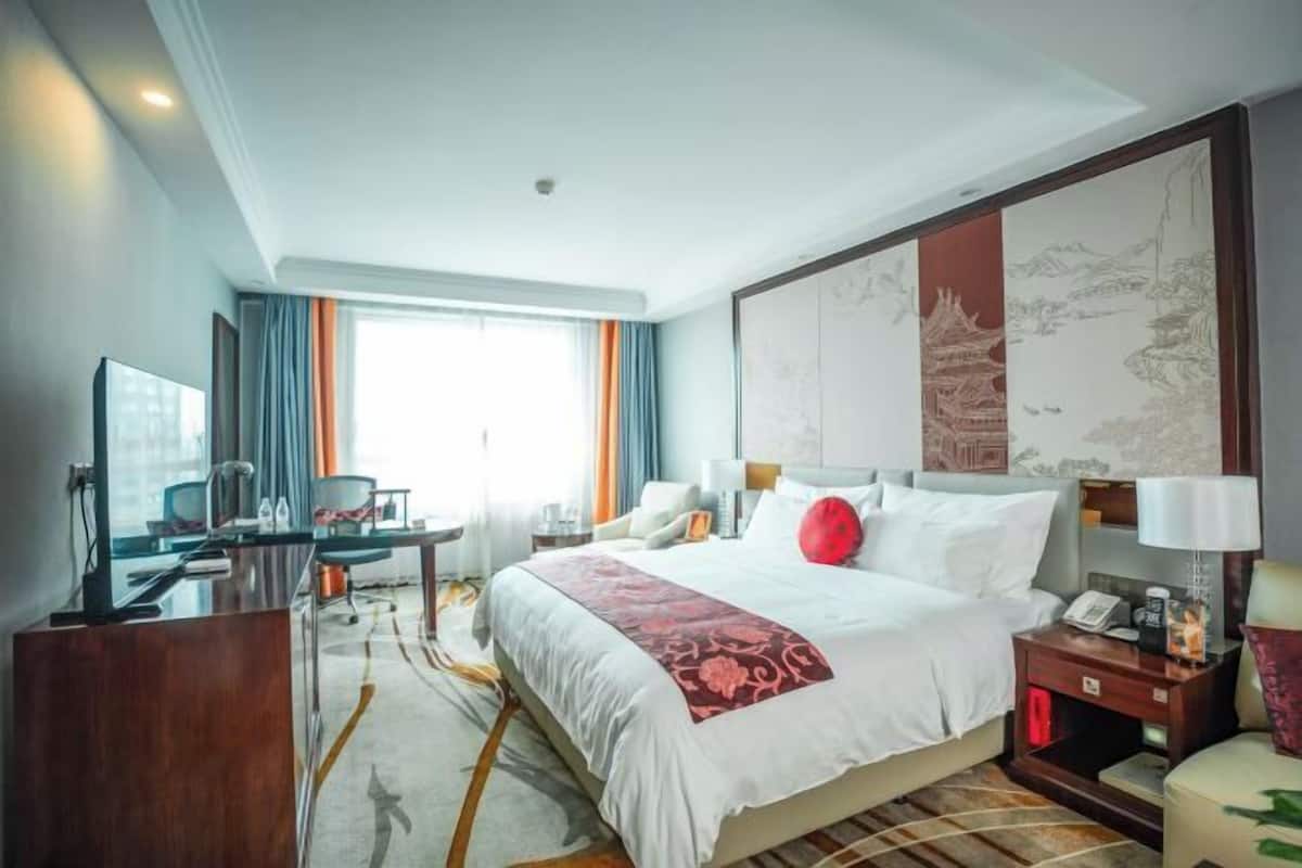 Premium bedding, Select Comfort beds, minibar, in-room safe