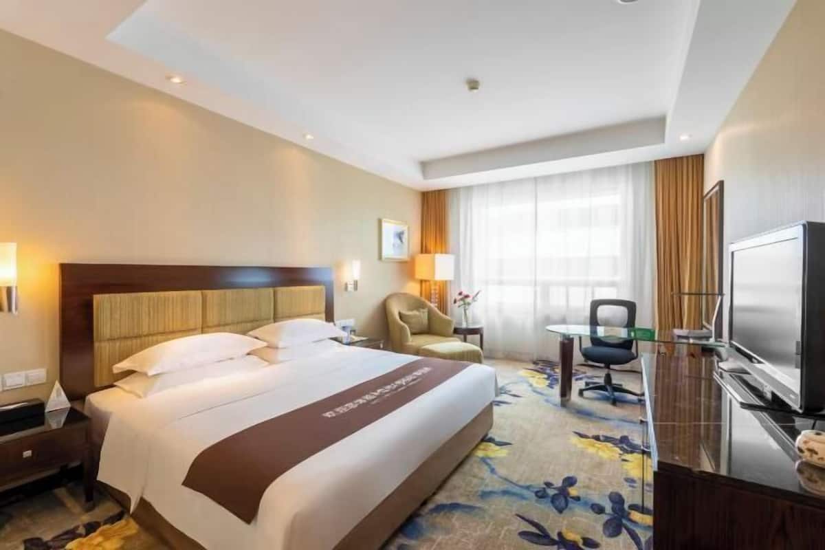 Premium bedding, Select Comfort beds, minibar, in-room safe