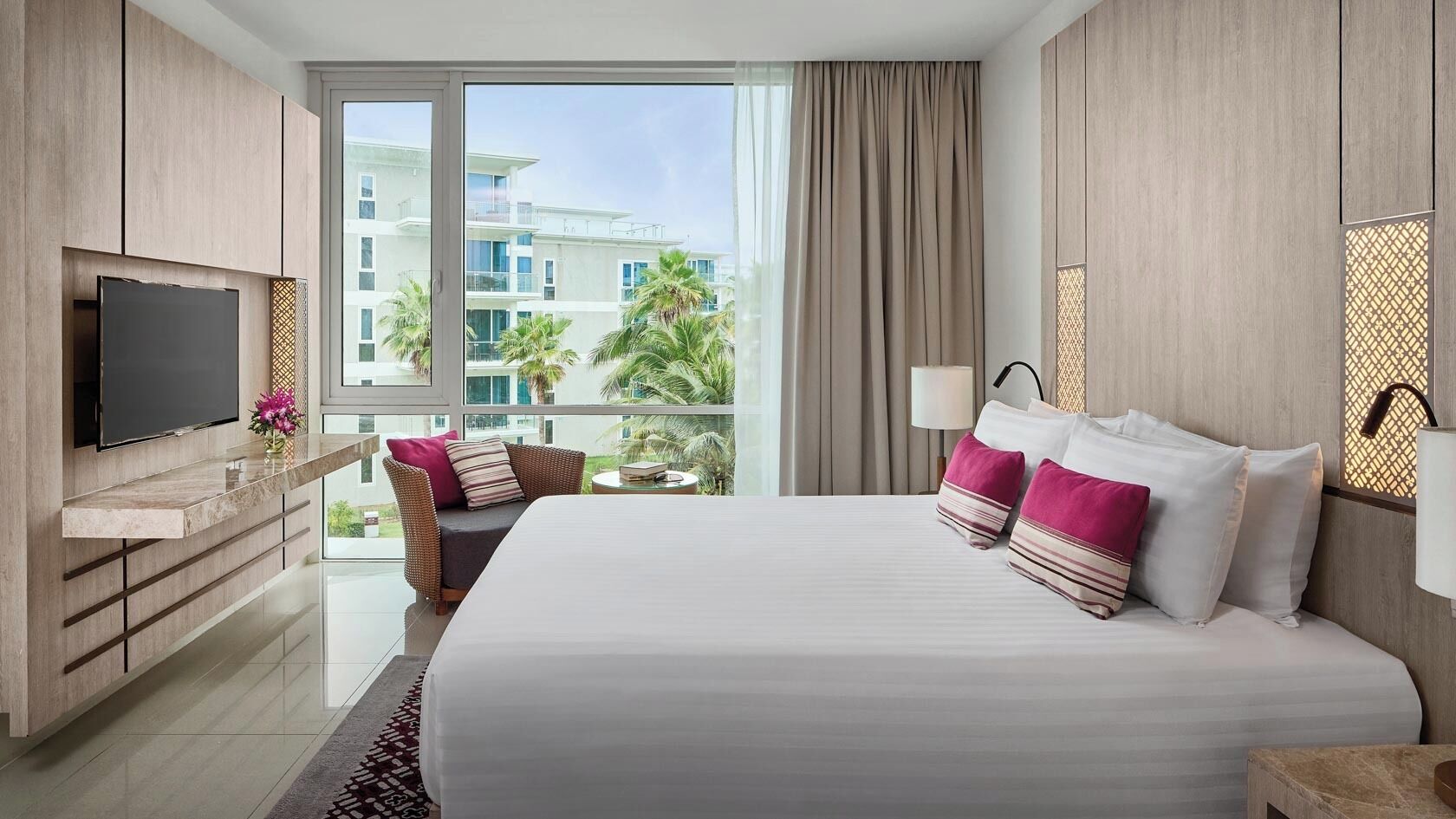 Minibar, in-room safe, individually decorated, individually furnished
