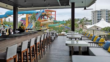 2 bars/lounges, poolside bar