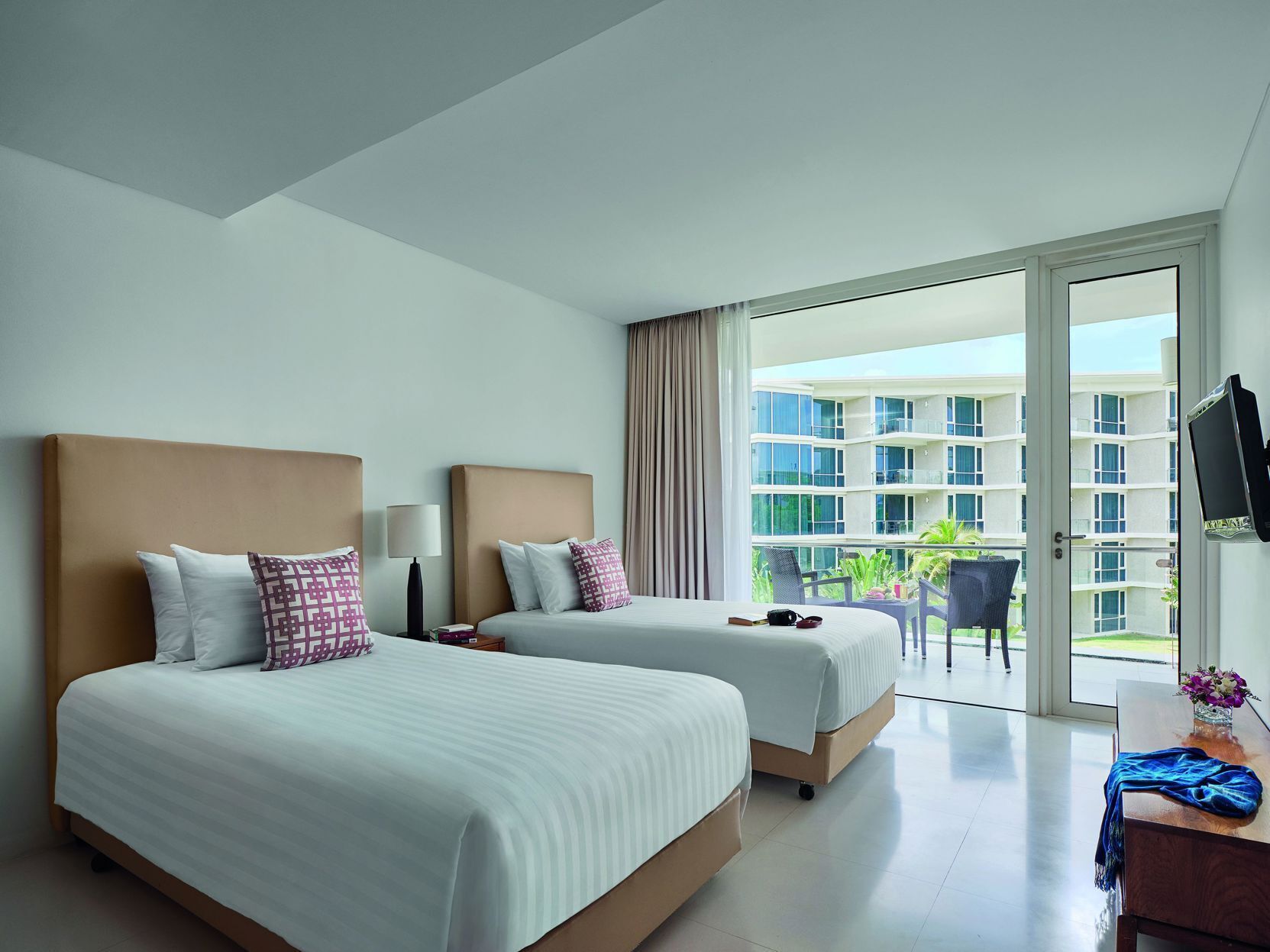 Minibar, in-room safe, individually decorated, individually furnished