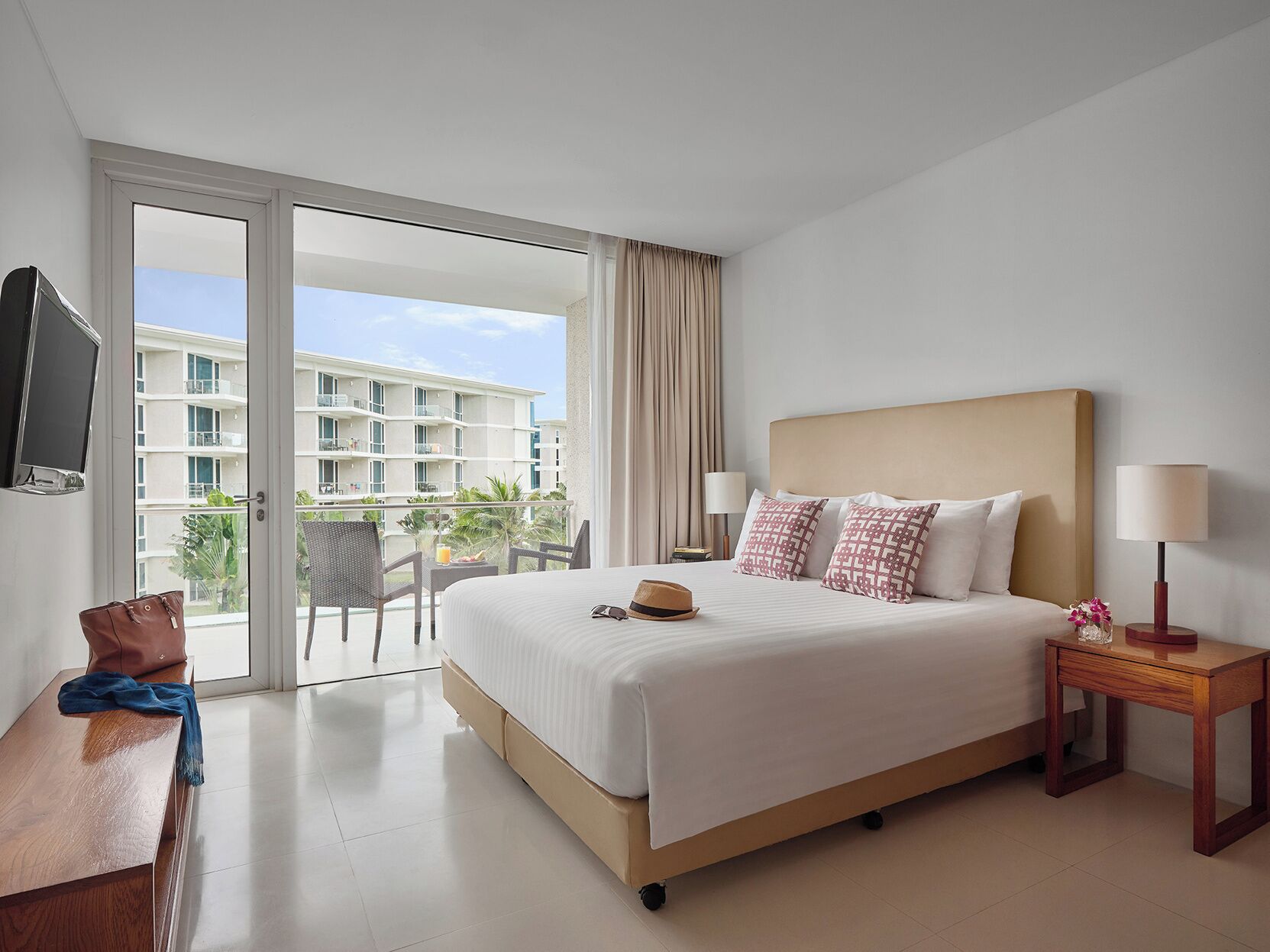 Minibar, in-room safe, individually decorated, individually furnished