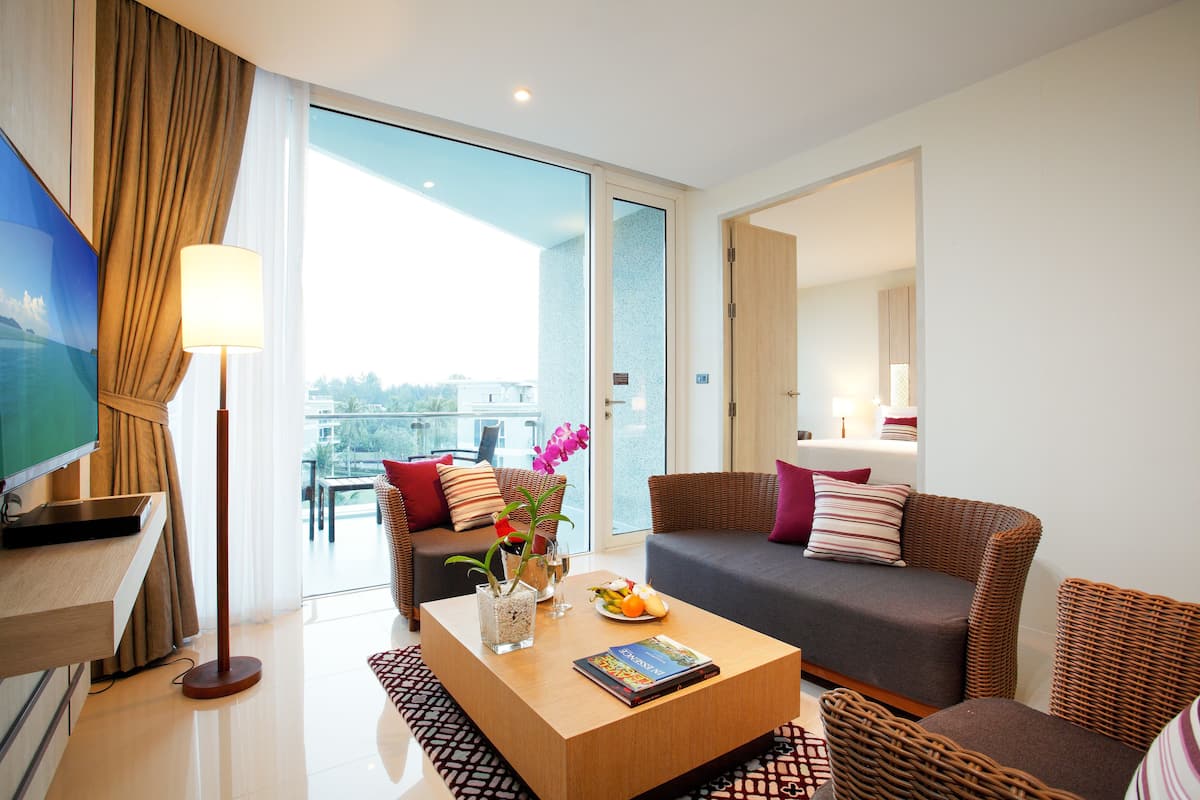 Deluxe Family 1 Bedroom Suite | Living area | LCD TV