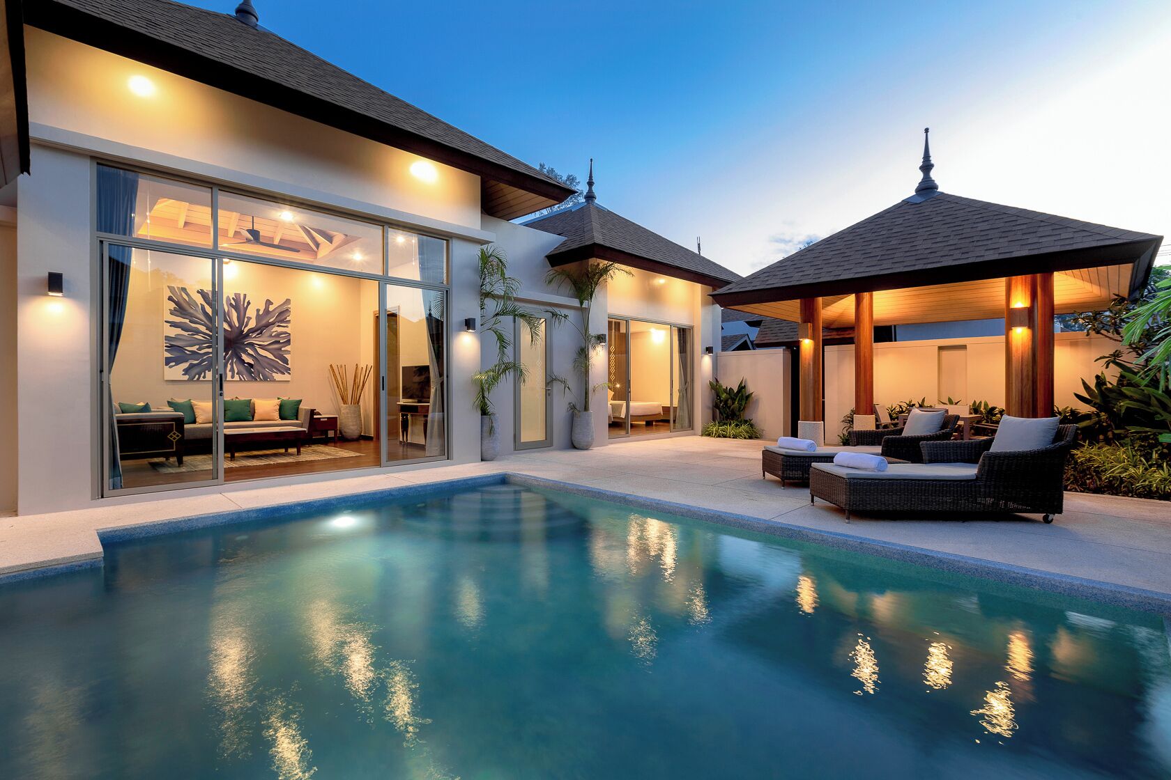 Minibar, in-room safe, individually decorated, individually furnished