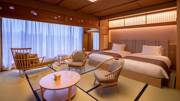 Japanese-Style Deluxe Room with Open-Air Bath | In-room safe, desk, blackout drapes, iron/ironing board