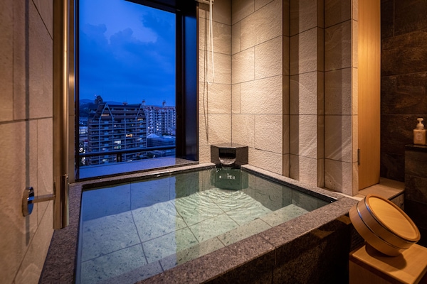 Suite Confort, 2 habitaciones, para no fumadores, baño privado | Baño | Amenidades de baño gratuitas, secadora de cabello, pantuflas