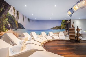 Behandelingskamers voor koppels, een sauna, een bubbelbad, een stoombad