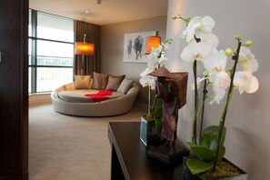 高档床上用品、客房内保险箱、特色装修、特色家居