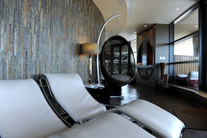 Couples treatment rooms, sauna, hot tub, steam room, body treatments - Brooklands Hotel (Weybridge)