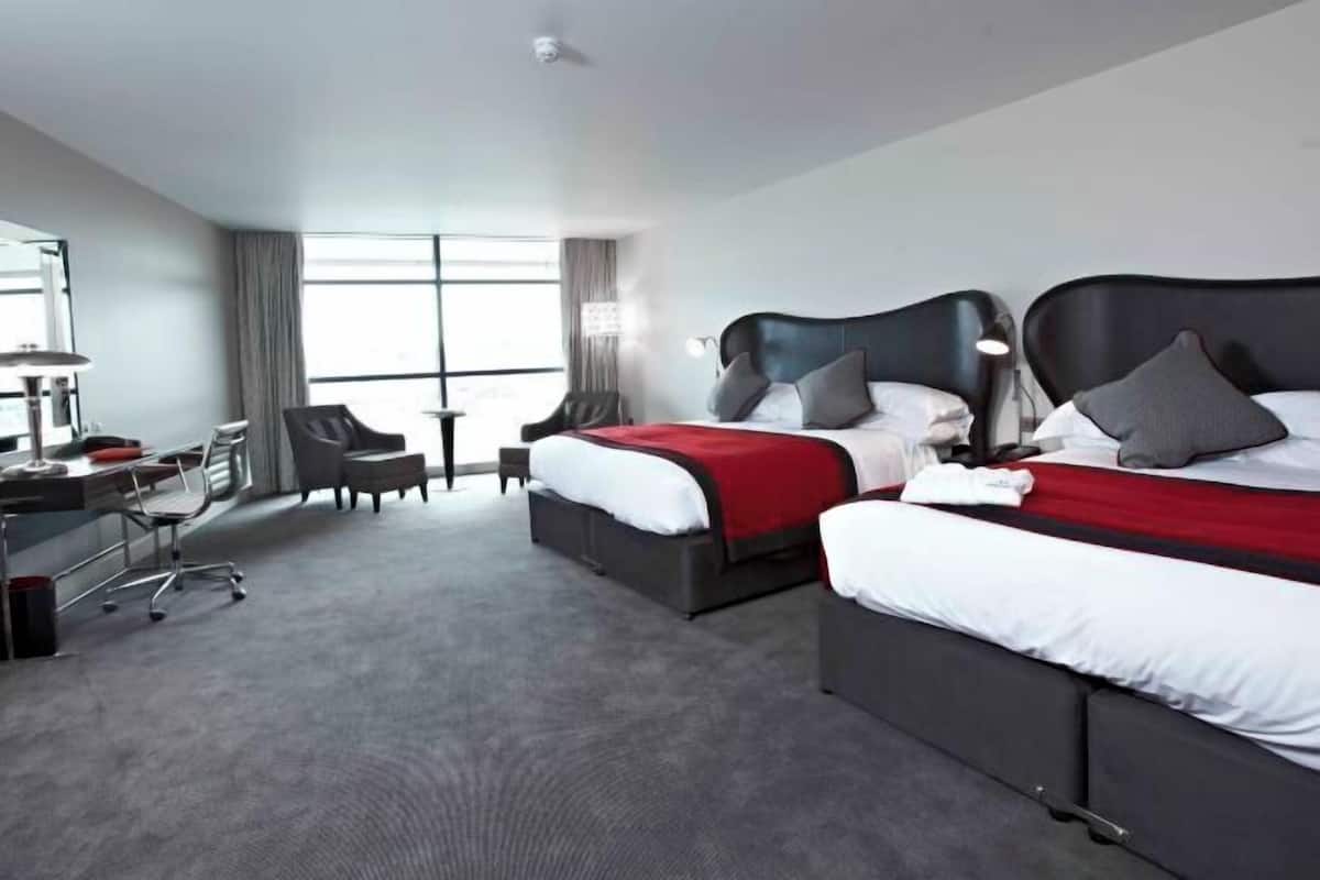 Premium bedding, in-room safe, individually decorated