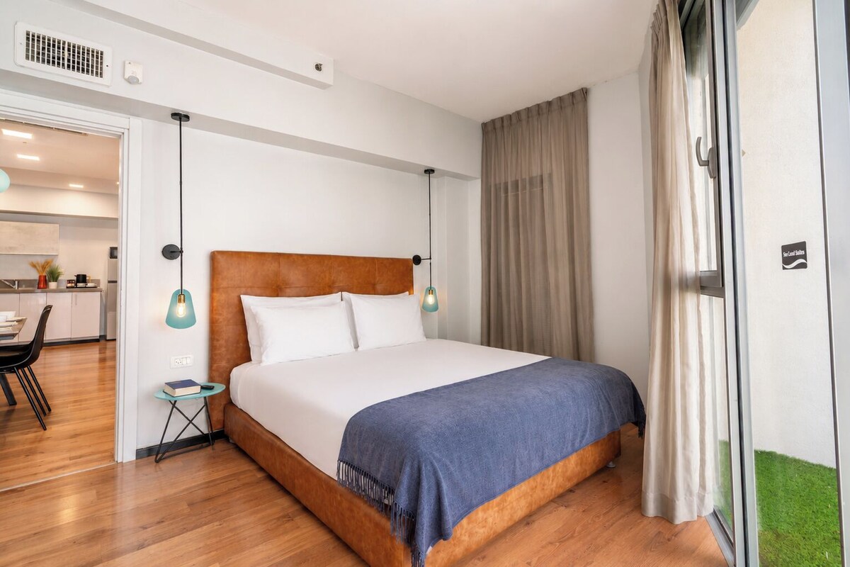 Deluxe Apartment, 2 Bedrooms, Terrace | Premium bedding, pillowtop beds, in-room safe, desk