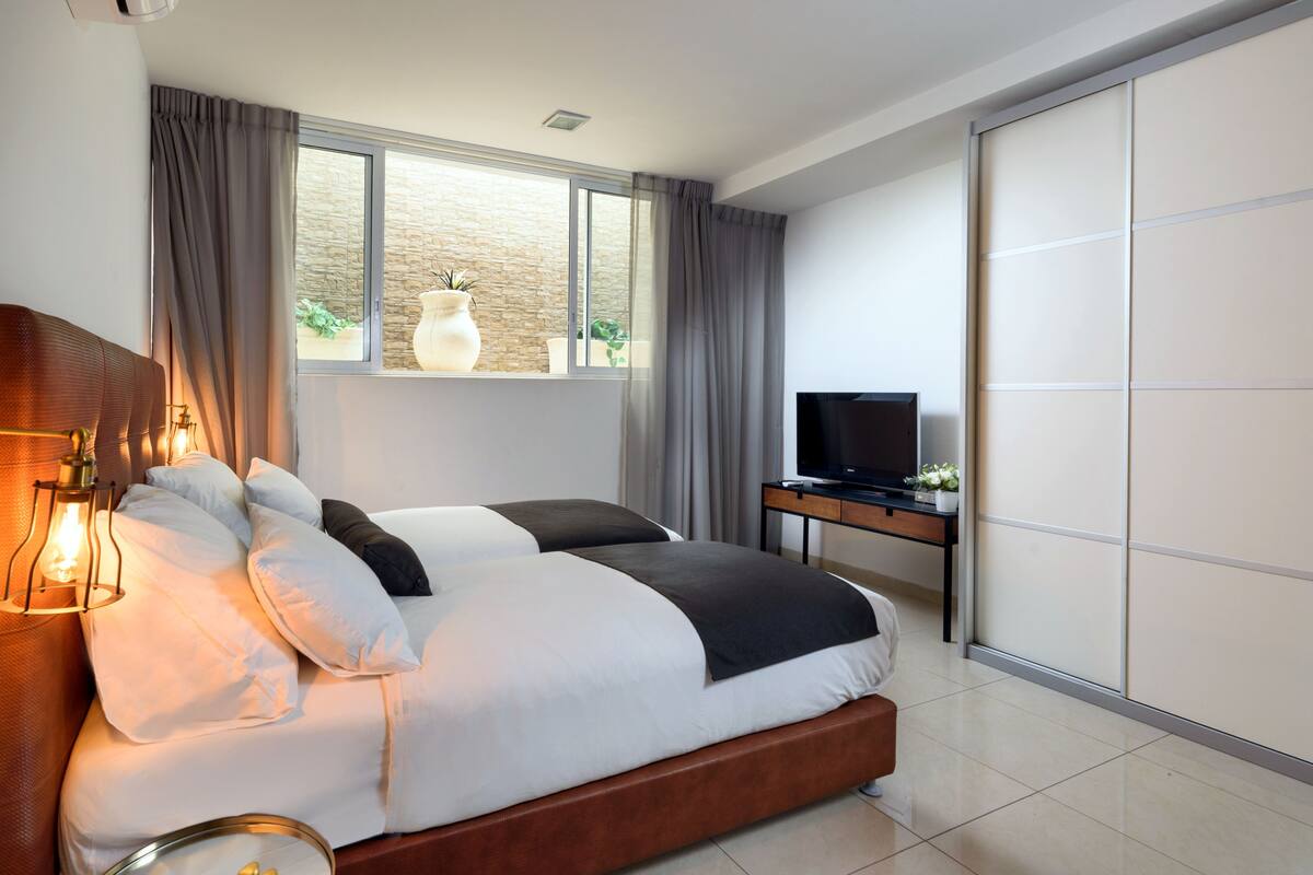 Premium bedding, pillowtop beds, in-room safe, desk