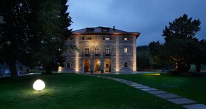 Front of property – evening/night - Hotel Iriarte Jauregia (Bidania-Goiatz)