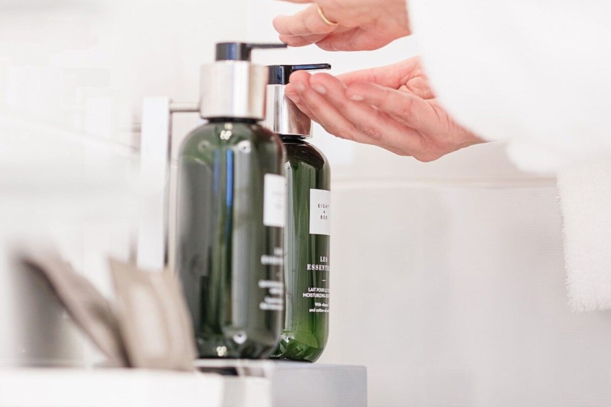 Servicios del cuarto de baño | Artículos de higiene personal gratuitos, secador de pelo, bidé y toallas