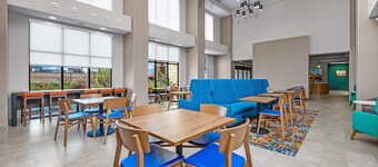 新布朗費爾斯希爾頓歡朋套房飯店