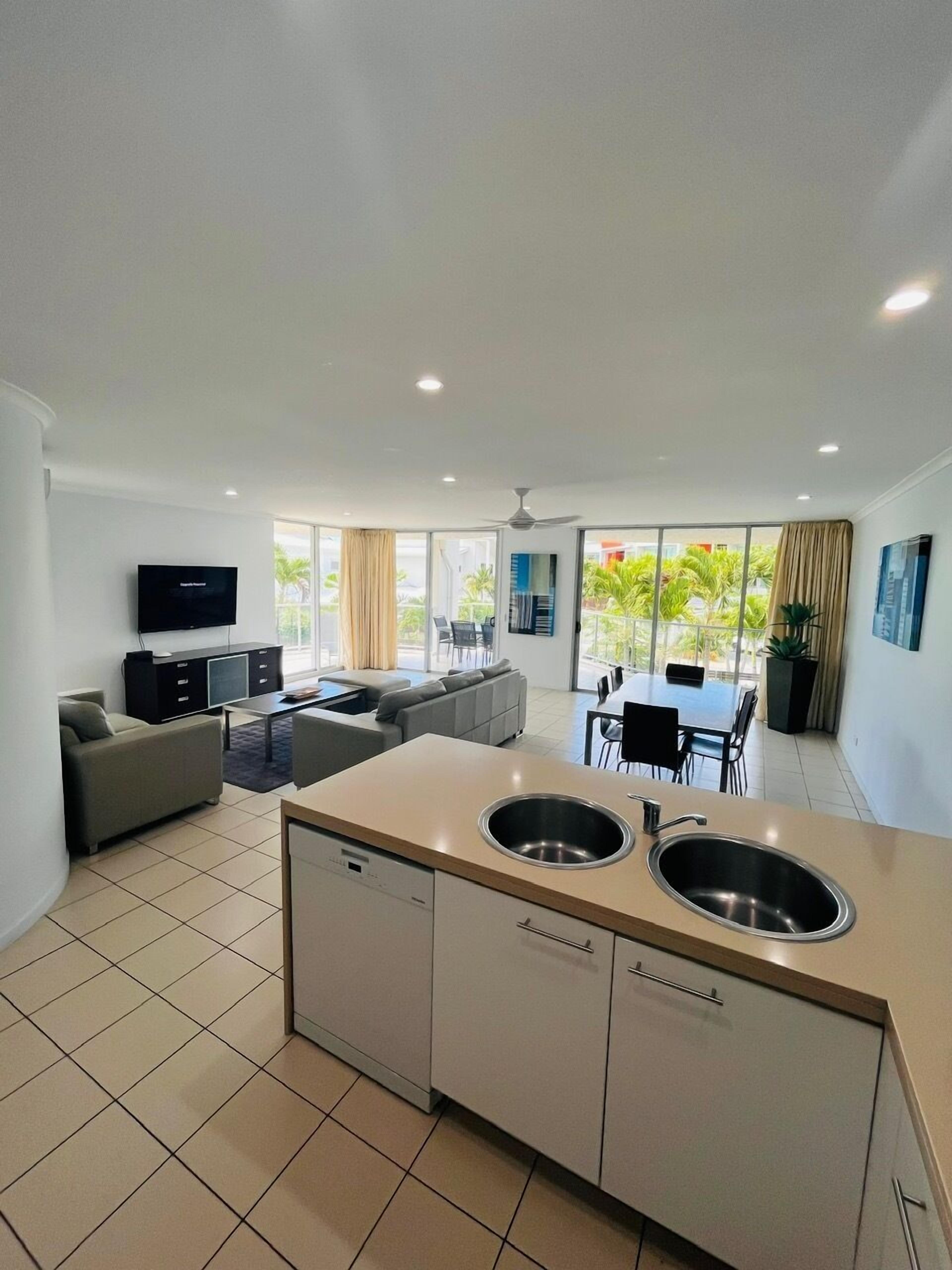 3 bedroom 2 bathroom water aspect spa apartment | private kitchen | full-sized fridge, microwave, oven, stovetop