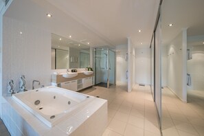 Four Bedroom Two Level Top Floor Luxe Spa Penthouse | Jetted tub - at Marina Shores (Cannonvale)