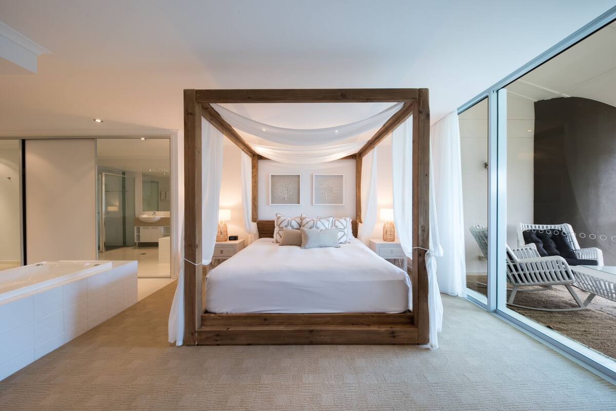 four bedroom two level top floor luxe spa penthouse | 2 bedrooms, premium bedding, pillow-top beds, in-room safe