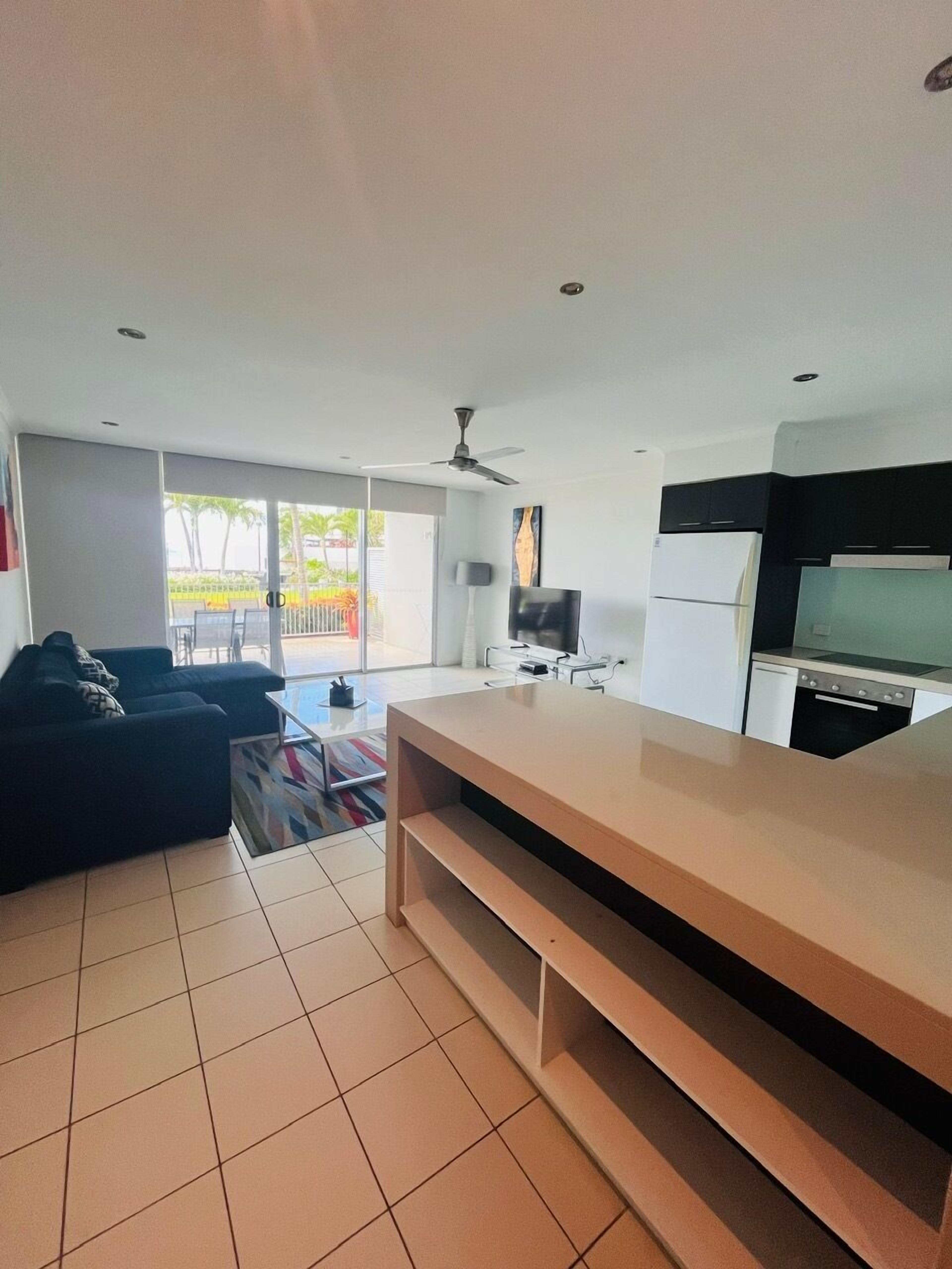 1 bedroom water view spa apartment | living area | mp3 dock