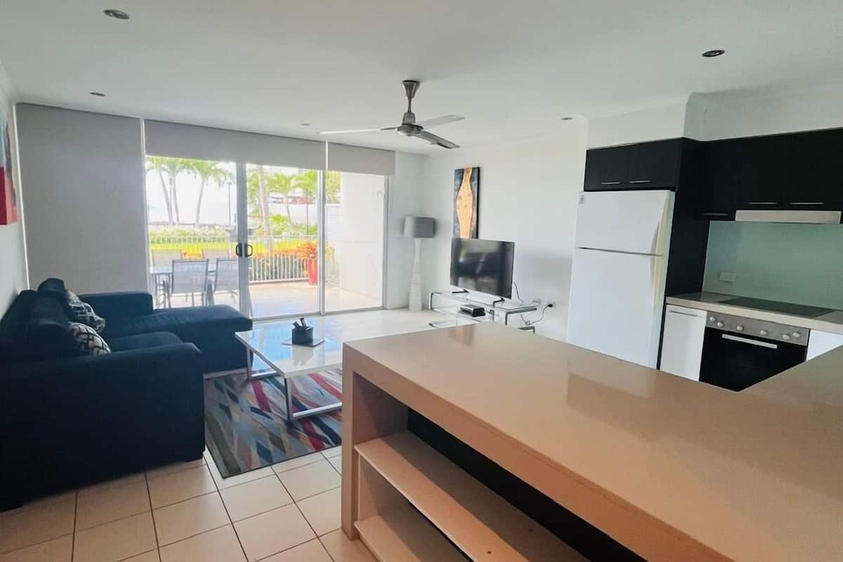 1 bedroom water view spa apartment | living area | mp3 dock