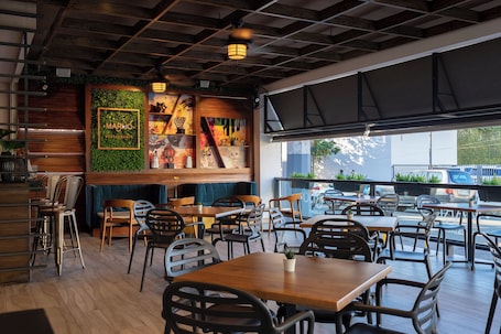 Terrace/patio. Hotel Aladino