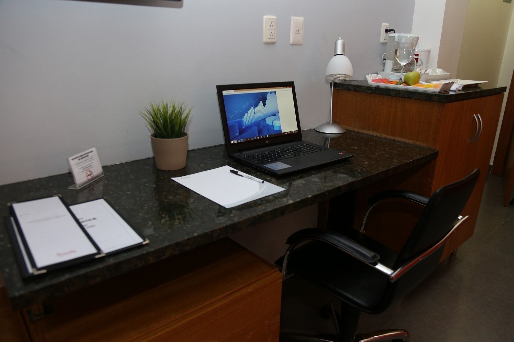 deluxe room | in-room business centre