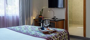 In-room safe, individually decorated, individually furnished, desk - Hotel Aladino (Santo Domingo)