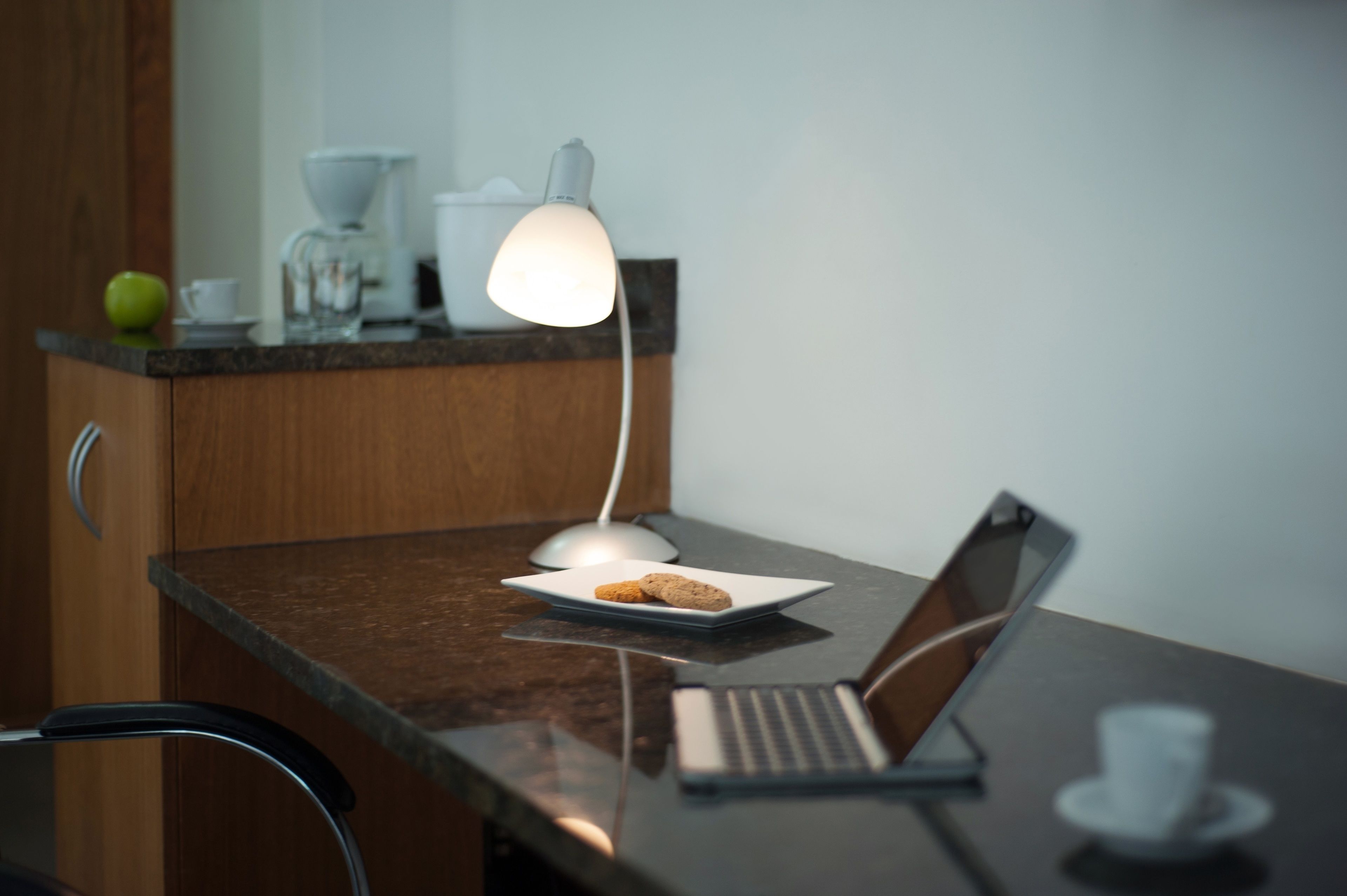 deluxe room | in-room safe, individually decorated, individually furnished, desk