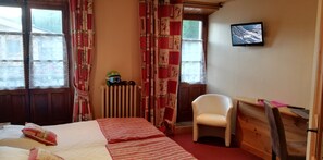 Superior Double Room (8) | Individually decorated, individually furnished, blackout curtains