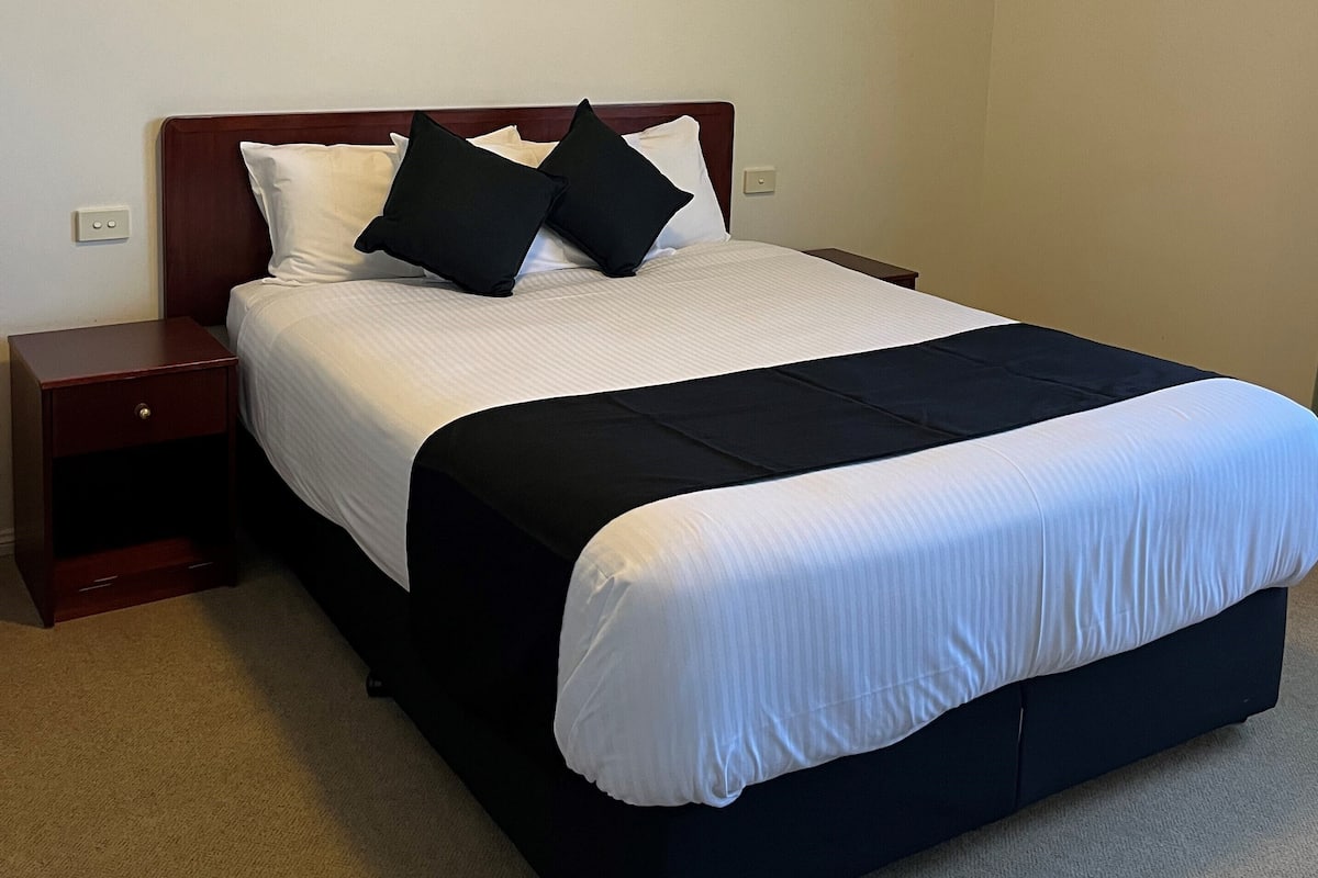 Two Bedroom Apartment | 1 bedroom, minibar, desk, laptop workspace