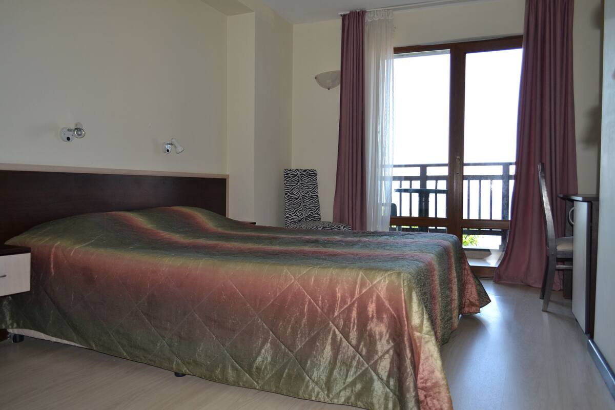 Habitación con 1 cama doble o 2 individuales, balcón, vistas al mar