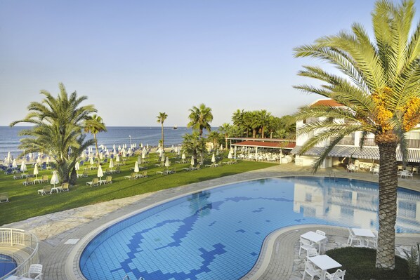 Indoor pool, 2 outdoor pools, pool umbrellas, sun loungers - Akti Beach Village Resort (Chlorakas)