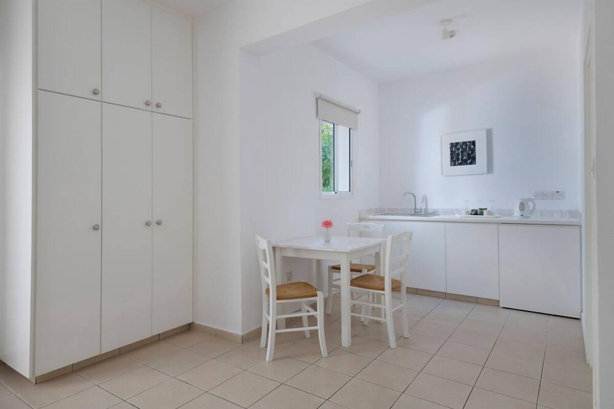 Private kitchen | Coffee/tea maker, mini-fridge