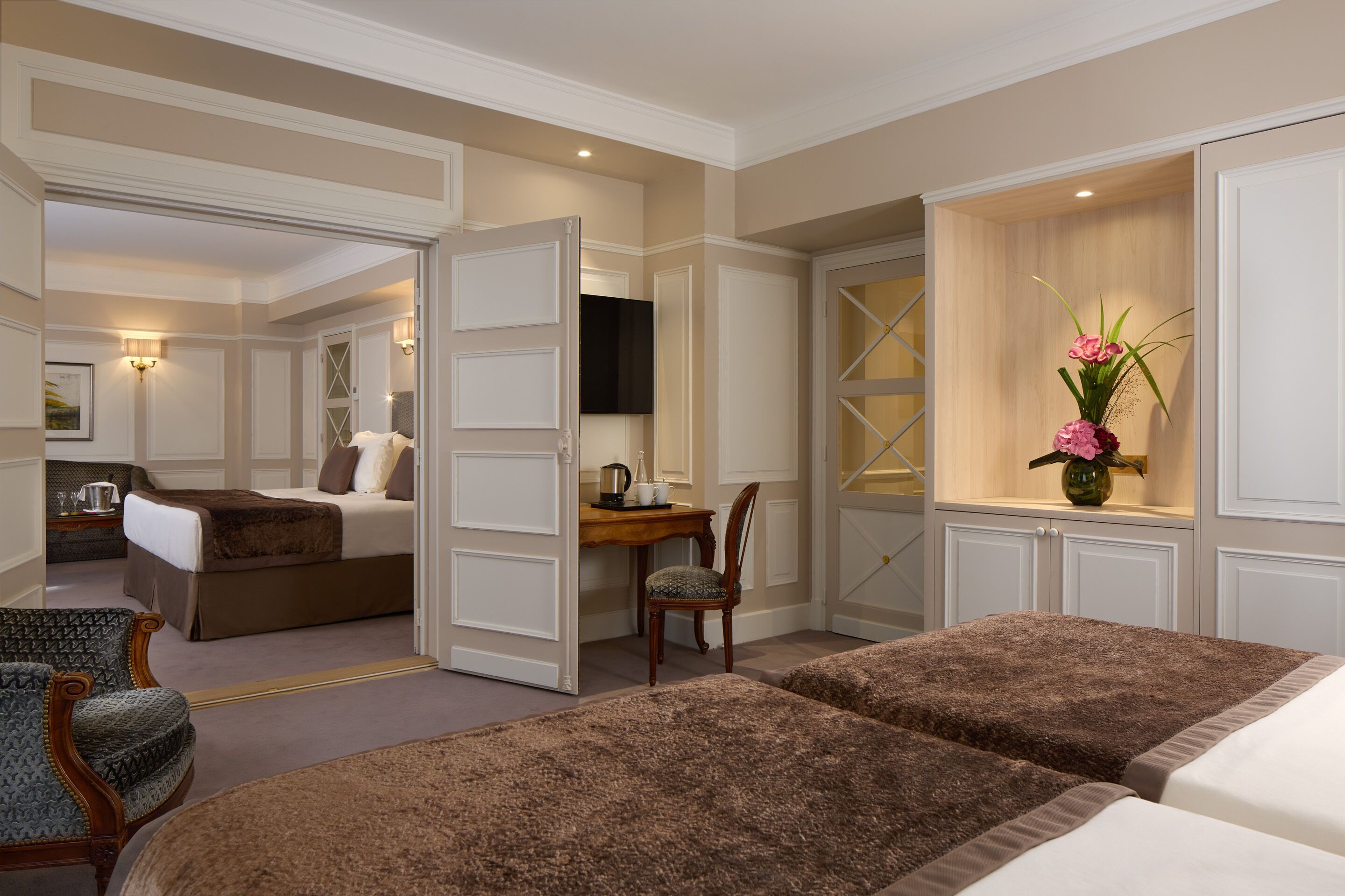 family suite | premium bedding, pillow-top beds, in-room safe, desk