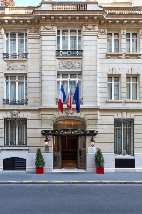 Majestic Hotel SPA Champs Elysees - Image 12