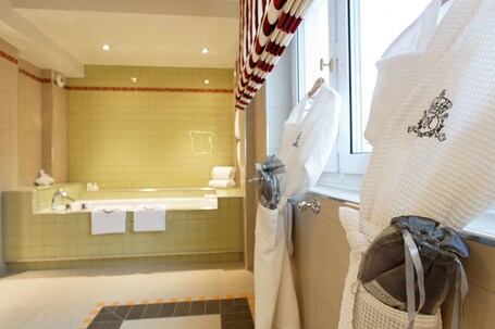 Majestic Hotel SPA Champs Elysees - Image 99