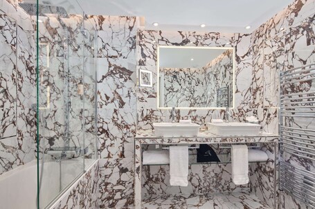 Majestic Hotel SPA Champs Elysees - Image 45