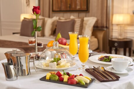 Majestic Hotel SPA Champs Elysees - Image 32