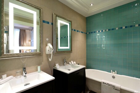 Majestic Hotel SPA Champs Elysees - Image 95
