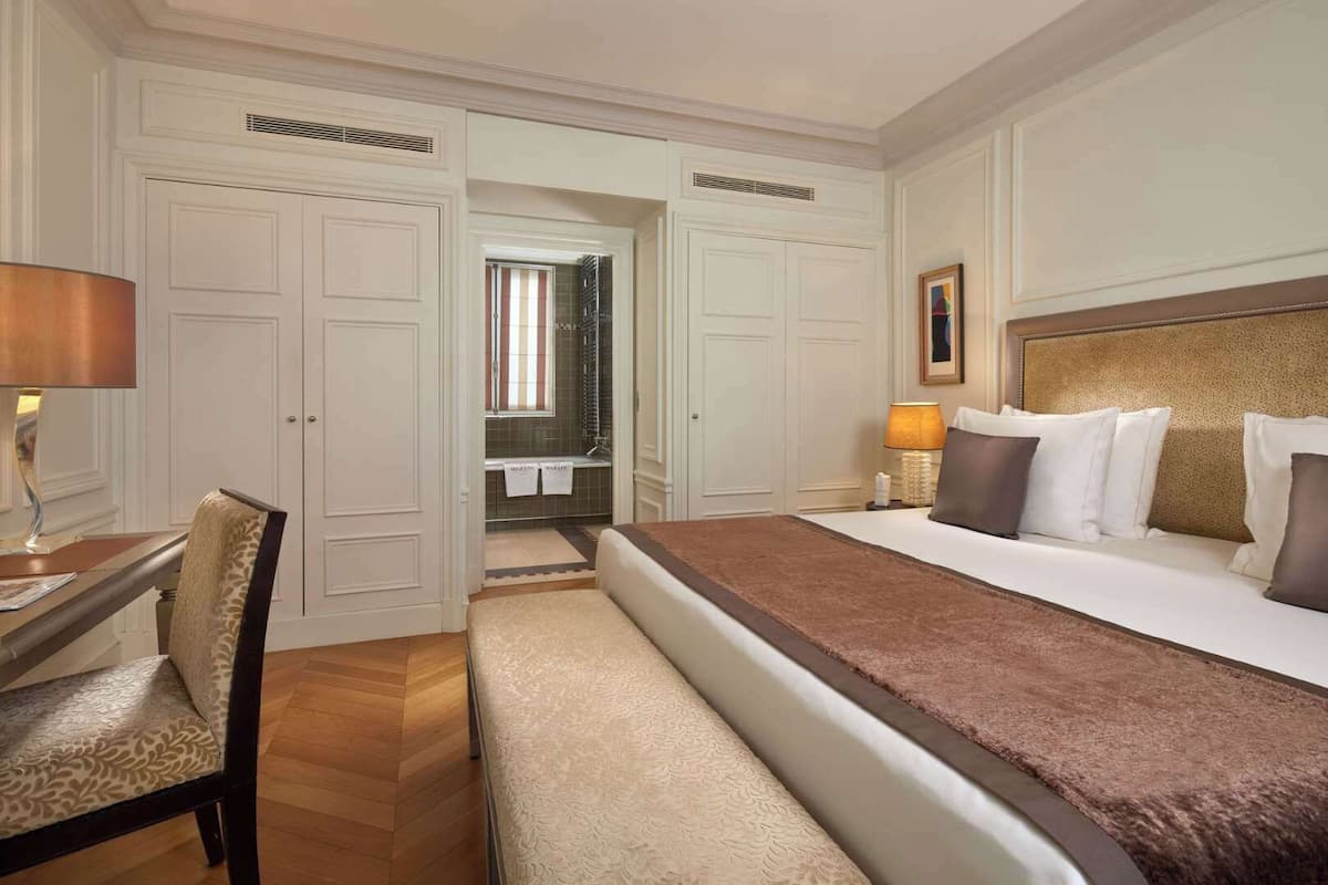 Premium bedding, pillowtop beds, in-room safe, desk