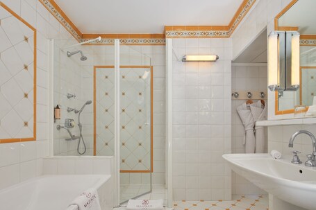 Majestic Hotel SPA Champs Elysees - Image 108