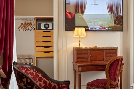 Majestic Hotel SPA Champs Elysees - Image 135