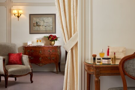 Majestic Hotel SPA Champs Elysees - Image 13